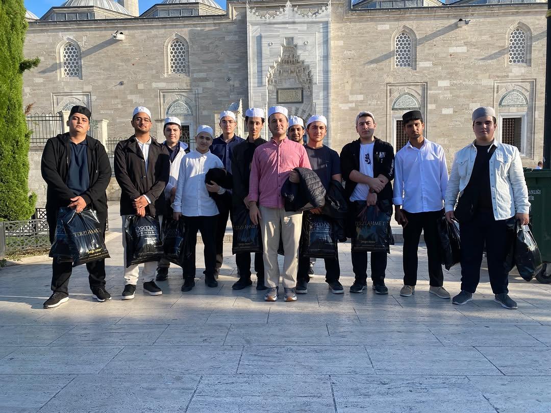 Talebelerimiz Fatih Sultan Mehmed Han ve Yavuz Sultan Selim Han Hazretlerini Ziyaret Etti